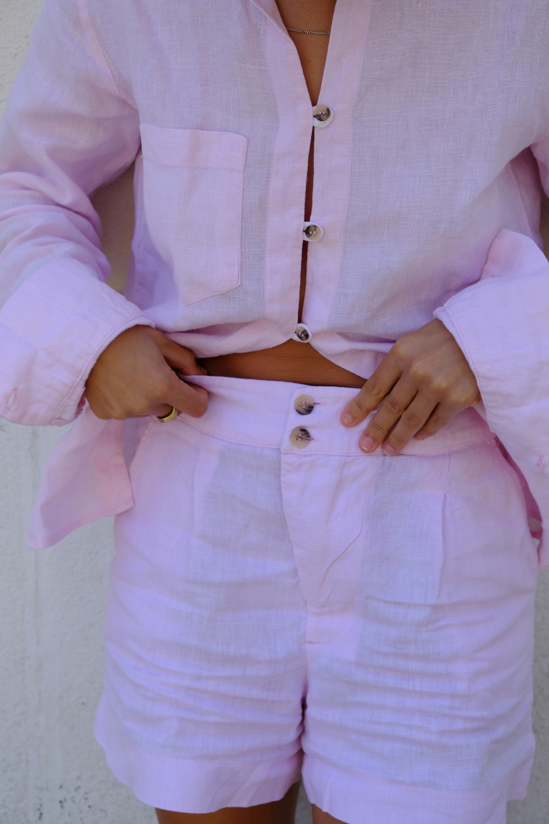 pure linen pink tailored shorts with white details